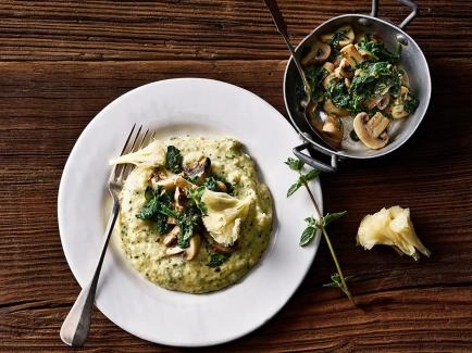 Kräuter-Polenta mit Spinat und Pilzen